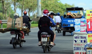  Mang khẩu trang không đúng cách, dễ bội nhiễm 